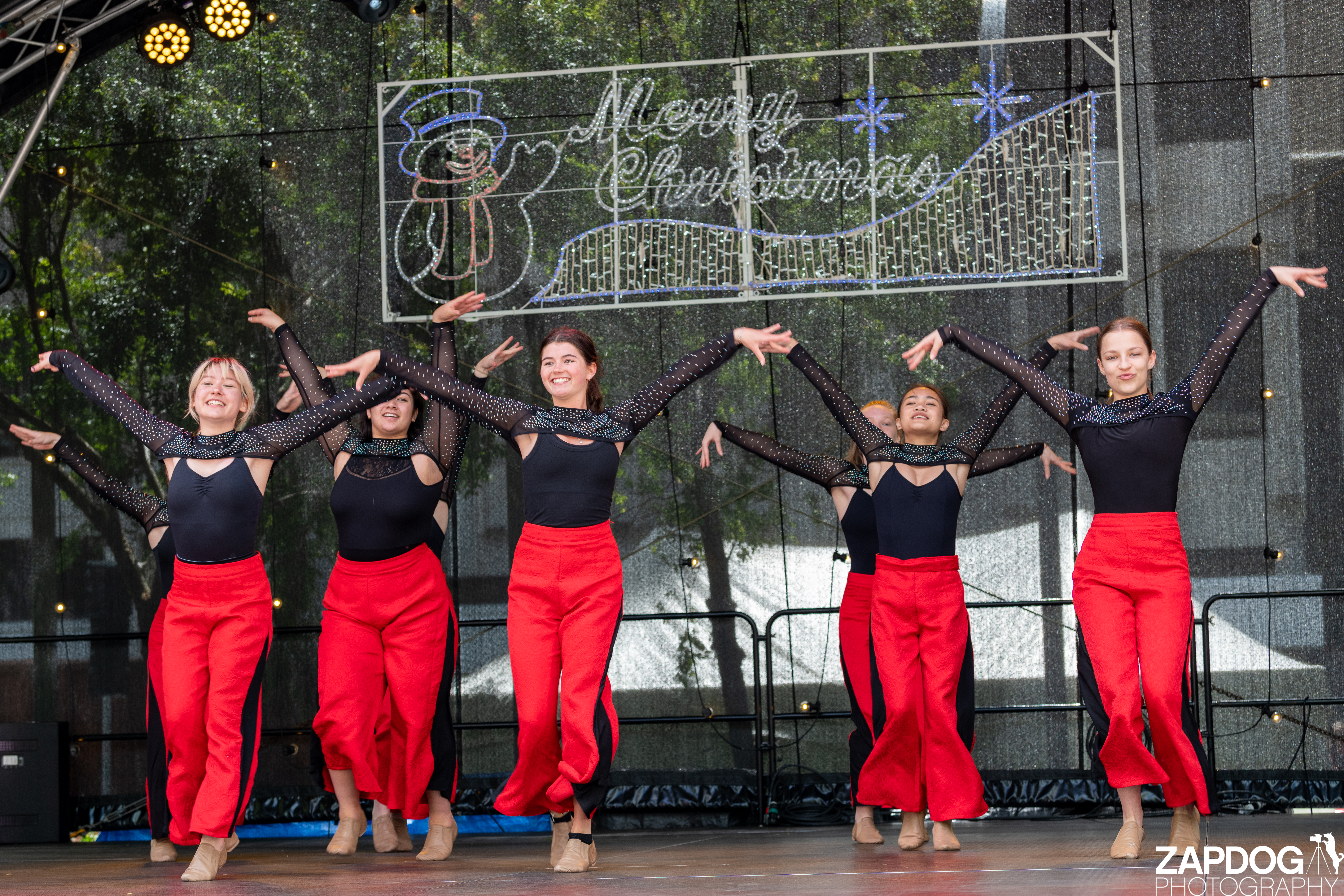 galleries/WellXmas2020/Performers2/welly2020-performers-3835-2.jpg