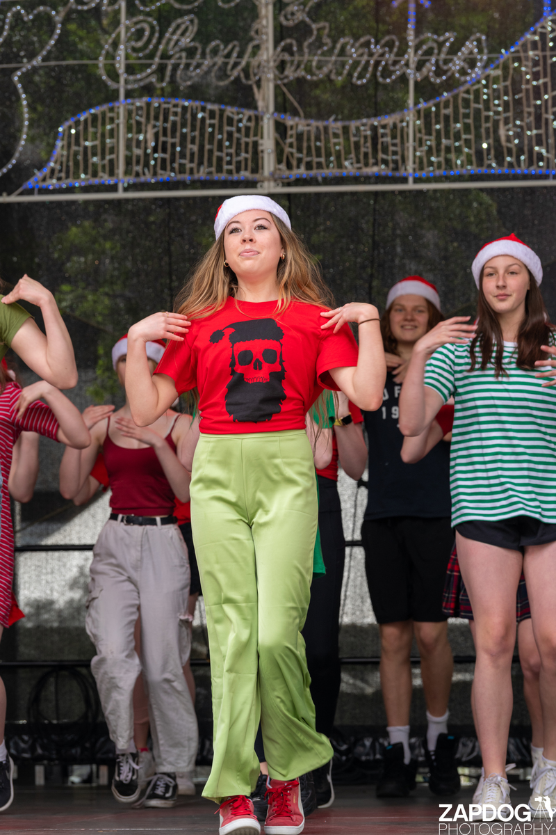 galleries/WellXmas2020/Performers20/mid/mid_welly2020-performers-6327-2.jpg