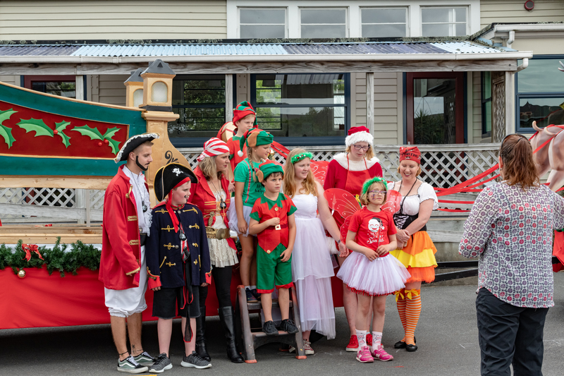galleries/tawaxmas2018/preparation/mid/mid_tawaxmas2018-1087.jpg