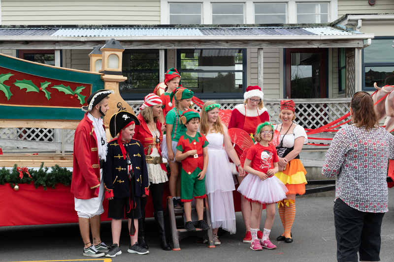 galleries/tawaxmas2018/preparation/mid/mid_tawaxmas2018-1088.jpg