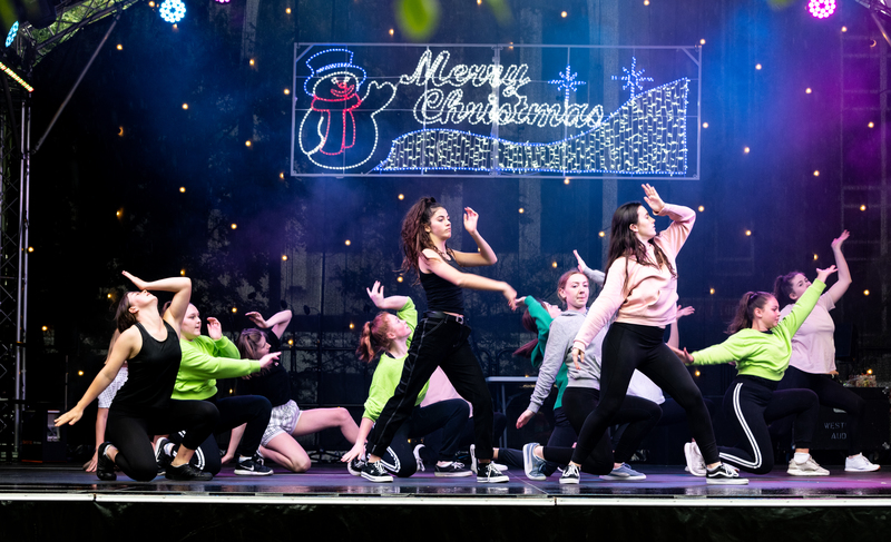 galleries//wellyxmas2018/gallery19/mid/mid_xmas2018-1033.jpg
