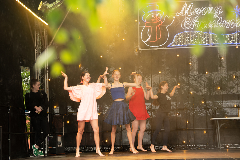 galleries//wellyxmas2018/gallery26/mid/mid_xmas2018-1002.jpg