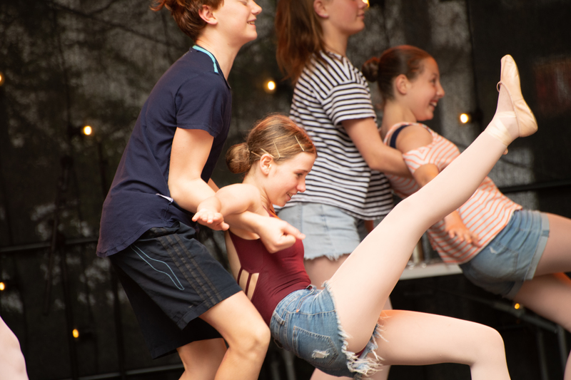 galleries//wellyxmas2018/gallery31/mid/mid_xmas2018-1032.jpg