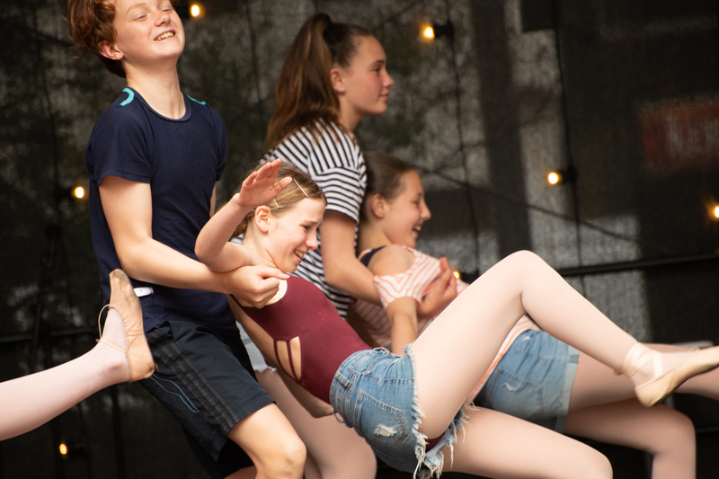 galleries//wellyxmas2018/gallery31/mid/mid_xmas2018-1034.jpg
