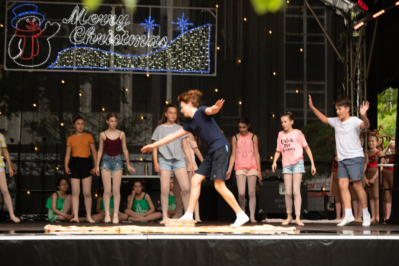 galleries//wellyxmas2018/gallery35/mid/mid_xmas2018-1026.jpg