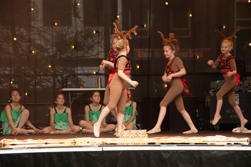 galleries//wellyxmas2018/gallery36/mid/mid_xmas2018-1003.jpg