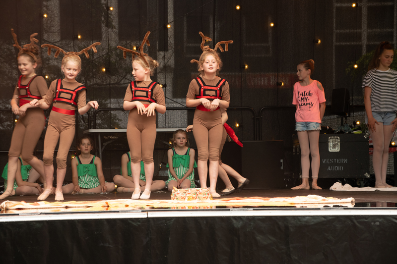 galleries//wellyxmas2018/gallery36/mid/mid_xmas2018-1011.jpg