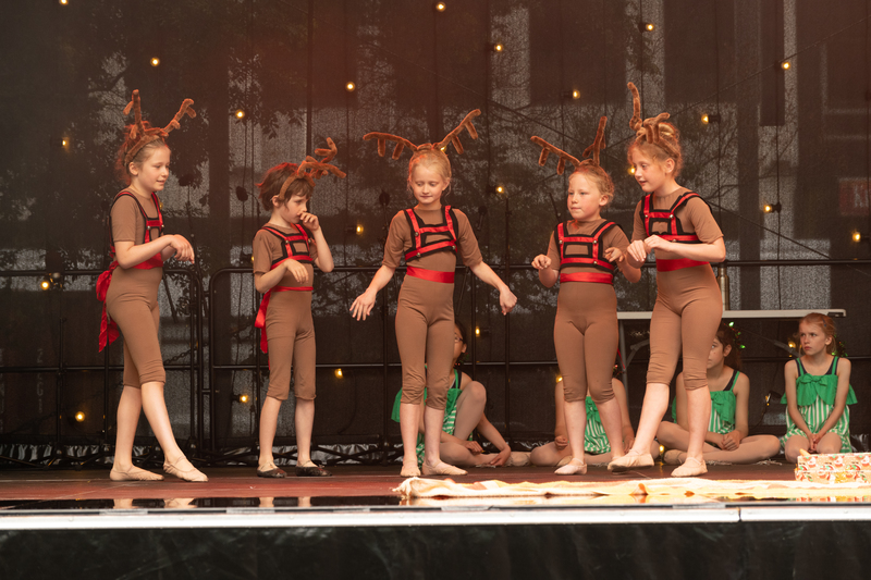 galleries//wellyxmas2018/gallery36/mid/mid_xmas2018-1026.jpg