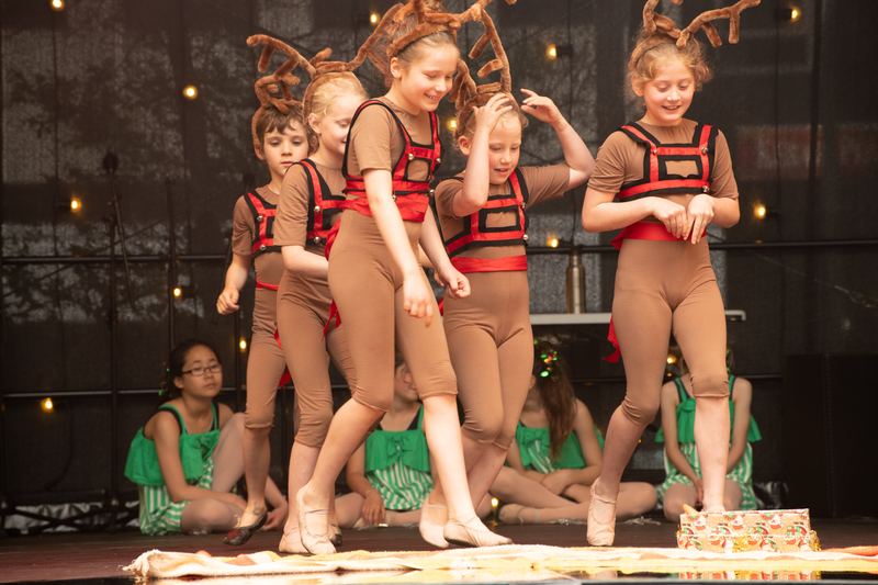 galleries//wellyxmas2018/gallery36/mid/mid_xmas2018-1042.jpg