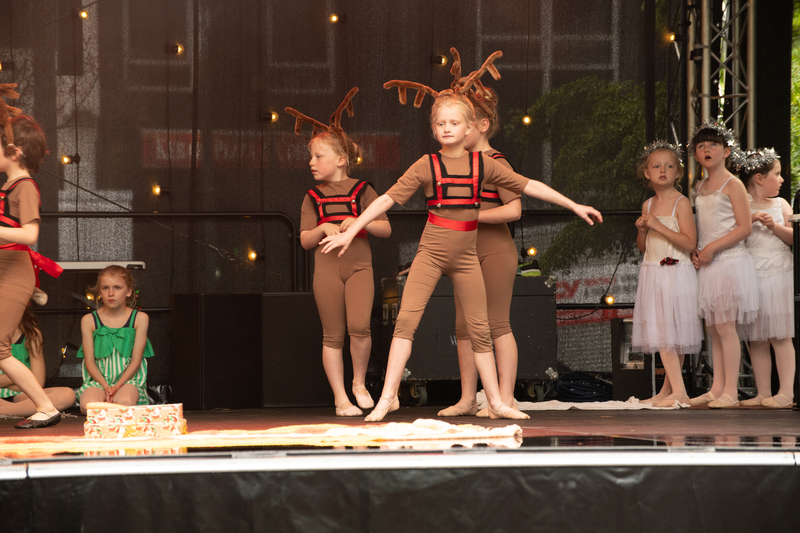 galleries//wellyxmas2018/gallery36/mid/mid_xmas2018-1068.jpg