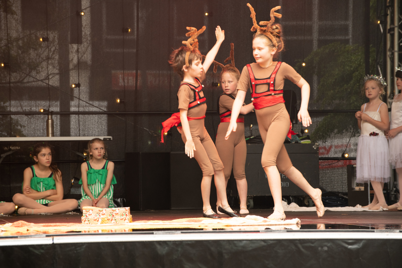 galleries//wellyxmas2018/gallery36/mid/mid_xmas2018-1076.jpg