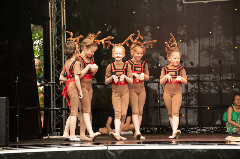 galleries//wellyxmas2018/gallery36/mid/mid_xmas2018-1091.jpg